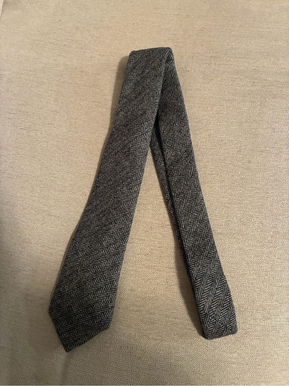 Classic Men's Herringbone Wool Skinny Tie in Charcoal Gray